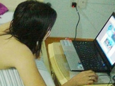 Thanh niên giả hot girl chat sex để tống tiền