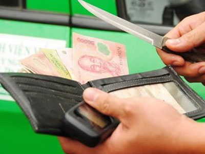 Truy lùng thủ phạm dí dao vào cổ tài xế cướp taxi ở Sài Gòn