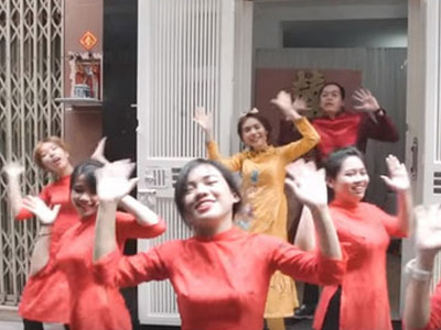 Clip cưới vui nhộn "độc nhất vô nhị" của cặp đôi Sài Gòn