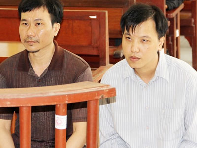 Cựu cảnh sát dùng nước đá đặt vào vùng kín của nghi can