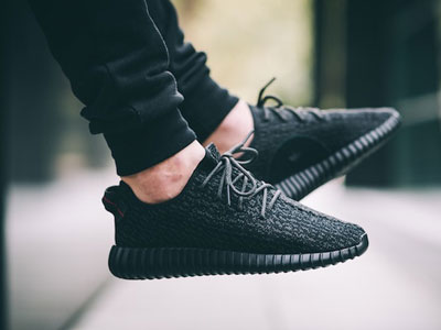 Giới trẻ mê sneaker lại "rần rần" vì Yeezy Boost 350 V2 sẽ chính thức được bán tại VN