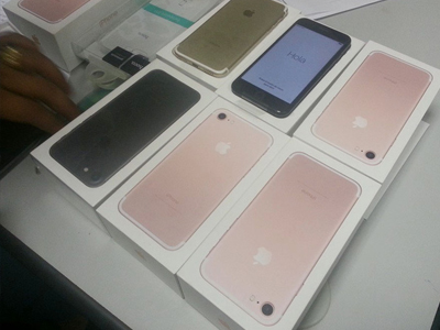 Hà Nội: Nam thanh niên mang 8 điện thoại iPhone 7 không hóa đơn đi bán bị thu giữ