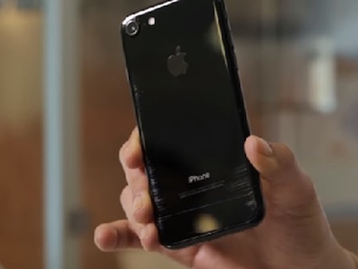 iPhone 7 Jet Black dễ bẩn, dễ xước