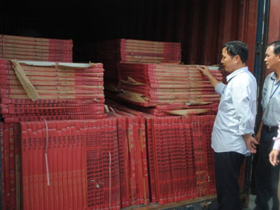 Khởi tố vụ buôn lậu, tiêu thụ hơn 100 container gạch men tại Hà Nội