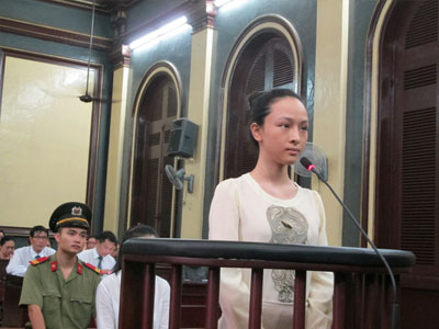 Tòa trả hồ sơ, điều tra hợp đồng tình ái vụ án hoa hậu Phương Nga