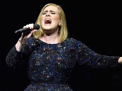 Adele dùng tiếng hát bày tỏ tiếc nuối cho cuộc tình Jolie-Pitt