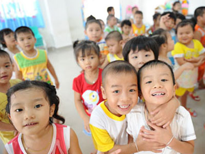 Học sinh mầm non phải đóng tiền cô nuôi, bảo vệ?