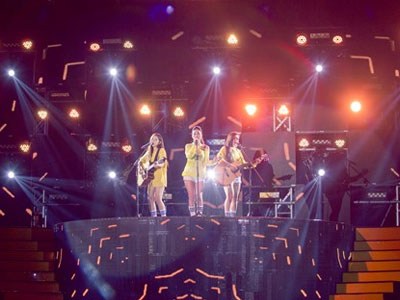 Những người đồng hành với Đông Nhi trong liveshow đầu tiên