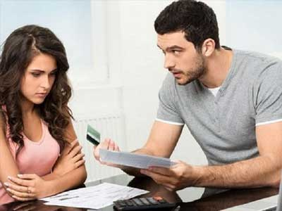 Biếu bố đẻ 500 nghìn, đêm nào cũng bị chồng tra tấn