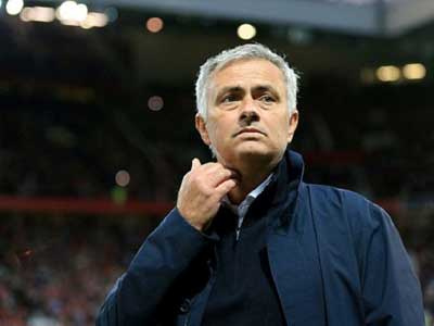 Mourinho: "Brad Pitt là một thằng ngu, Angelina Jolie chẳng là gì so với Jennifer Aniston"