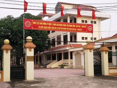 Doanh nghiệp tặng huyện 2 ôtô để "chống bão"