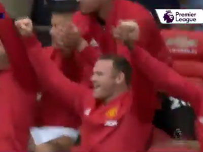Rooney phải BẬT DẬY tán thưởng bàn thắng đầu tiên của Pogba cho Man United