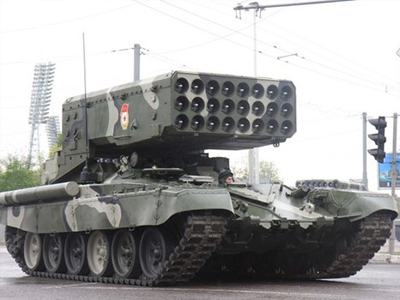 Nga phát triển vũ khí nhiệt áp dựa trên "hỏa thần" TOS-1