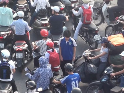 Cả làng lên Hà Nội bán kẹo lạc: Đường tắc đến thế kỷ sau