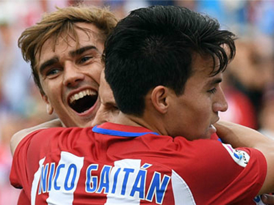 Griezmann tỏa sáng, Atletico đuổi sát Real và Barca