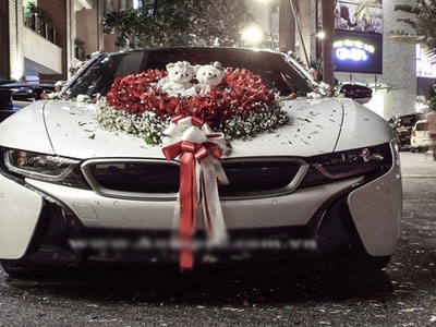 Thiếu gia Hải Phòng rước dâu bằng BMW i8 7 tỷ Đồng