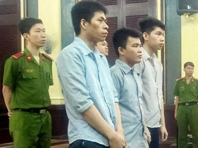 Chuốc thuốc ngủ bảo vệ, đột nhập vào cửa hàng điện thoại trộm cắp