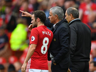 Mata mong hợp đồng mới, Mourinho làm ngơ