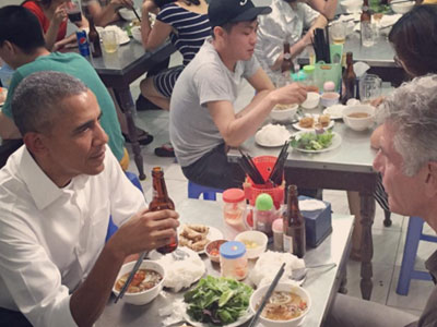 Obama nói chuyện ăn uống, con cái, chiến tranh bên bát bún chả Hà Nội