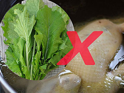 Sai lầm gây hại sức khỏe từ thói quen dùng nước luộc gà để nấu canh cải