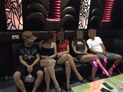 Bắt nhiều "chân dài" miền Tây trong quán karaoke ở Hải Phòng
