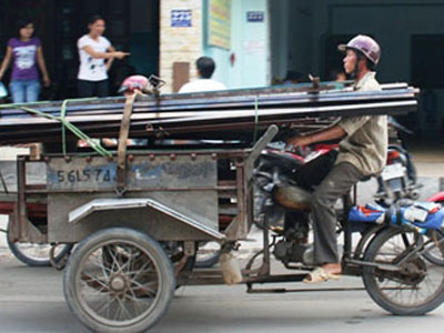 Clip: CSGT bắt hàng trăm xe thô sơ, tự chế ở Sài Gòn