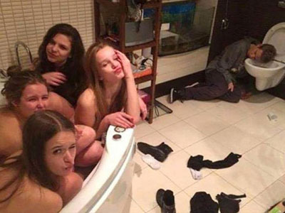 Hình ảnh hài hước: Đây là lý do "đừng bao giờ ngủ khi lũ bạn thân còn thức"