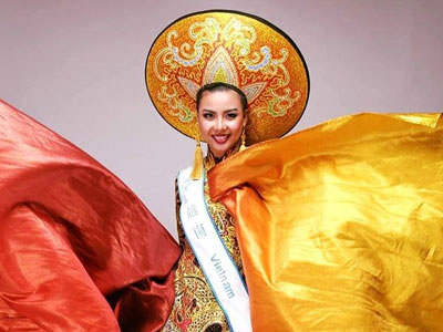 Lại Thanh Hương đoạt giải Trang phục dân tộc đẹp nhất