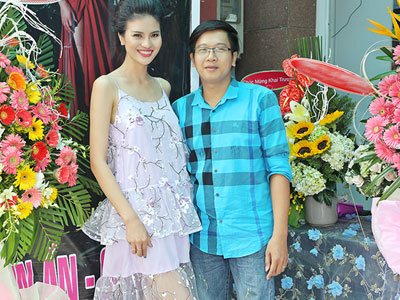Ông xã phụ giúp Lê Thị Phương khai trương shop thời trang