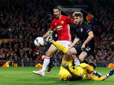 Ghi bàn quyết định cho M.U, Ibrahimovic vẫn bị chê "lười"