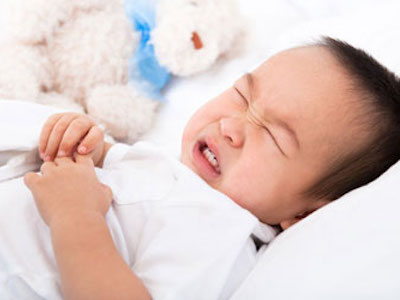 Giun đũa đục thủng ruột thừa bé 2 tuổi