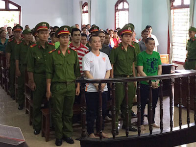 Huy động 52 đàn em đi giết người, Hiền "kháp" lĩnh án