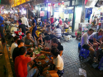 Đề xuất cấm bán rượu bia đêm khuya gây tranh cãi