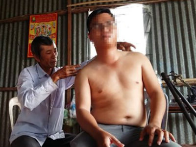"Thần y" kỳ dị miền Tây: Quơ nhang, khấn vái chữa bệnh nan y