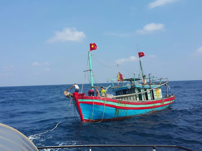 Cứu được thuyền gặp nạn, 5 người thoát chết