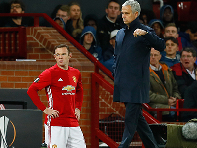 Mourinho cam kết giữ Rooney làm đội trưởng