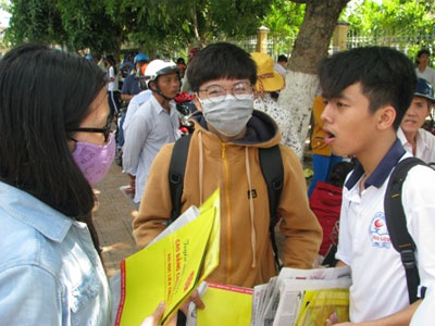 Trường “vắt chân lên cổ” triển khai phương án thi 2017