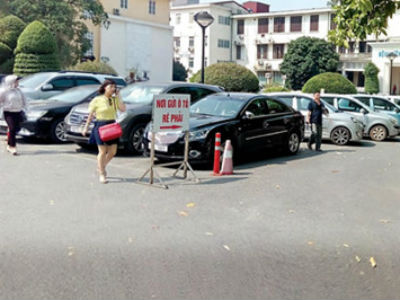 Bãi trông giữ xe bệnh viện: “Kẻ ăn không hết, người lần không ra”