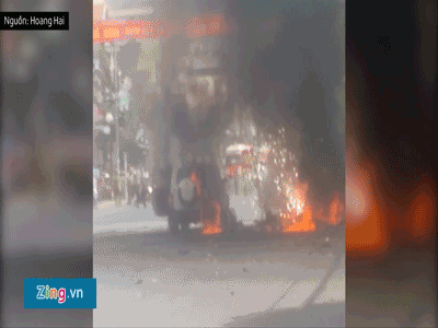Clip: Xe taxi phát nổ kinh hoàng giữa thành phố Cẩm Phả