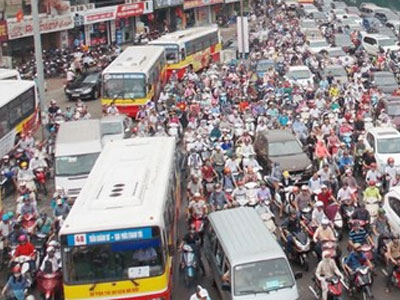 Hạn chế xe cá nhân, vì sao chết yểu?