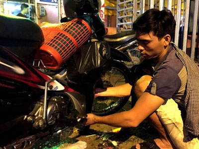 "Cần tôn vinh 3 anh em sửa xe bị ngập miễn phí"