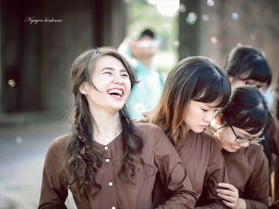 Sinh viên Bách Khoa siêu nhắng trong "Ảnh kỷ yếu trở về tuổi thơ"