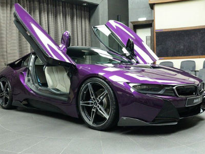 BMW i8 độ chính hãng màu độc tại Abu Dhabi