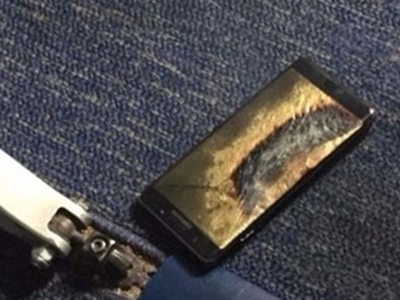 Máy bay sơ tán khẩn vì Samsung Note 7 bốc khói