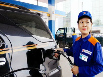 Mua mỗi lít xăng phải trả 8.800 đồng tiền thuế phí vì cách tính mới