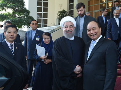 Thủ tướng Nguyễn Xuân Phúc hội kiến Tổng thống Iran