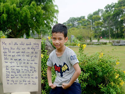 Cậu nhóc gửi thư xin lỗi mẹ vì "không biết quý trọng đồng tiền" đốn tim dân mạng