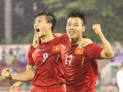 Đăng ảnh mừng kỷ lục, Công Vinh bị fan “ném đá” tơi bời