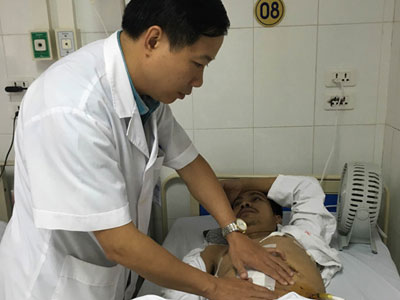 Hy hữu: Phẫu thuật lấy thận ra ngoài rửa sạch, sau đó ghép lại cho bệnh nhân