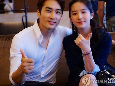 Song Seung Hun đón tuổi 40 bên Lưu Diệc Phi